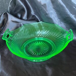 Vintage 1930's Depression uranium Vaseline Green Glass Bowl 10” Rare